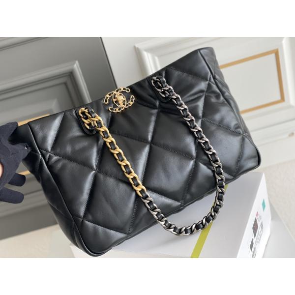 Casual Lambskin Chanel Classic Lambskin Bag Plain Party Office Style