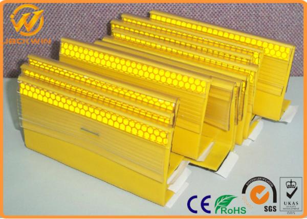 Yellow / White Reflective PU Raised Pavement Marker Rubber Cable Ramps For Highway