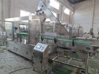 Máquina de engarrafamento de vidro da máquina de engarrafamento 3500 BPH da cerveja do tampão de coroa