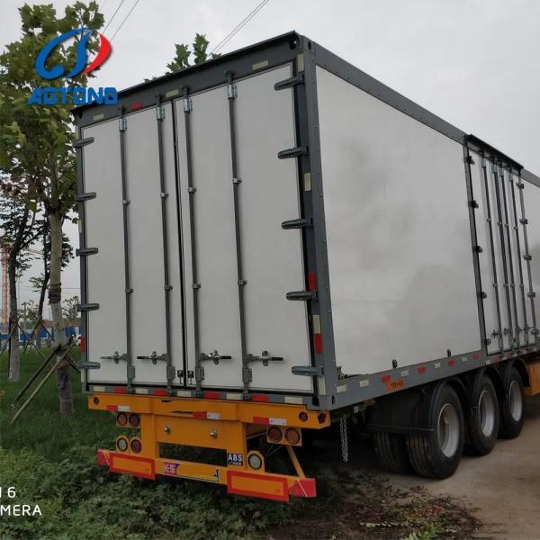 Fabricação de uma carrinha de carga de três eixos com porta lateral ou traseira e opcional
