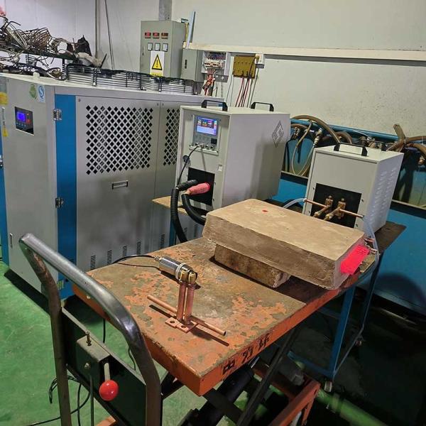 Refrigerador por água 90A 380V Equipamento de tratamento térmico por indução de precisão / Fornos de tratamento térmico