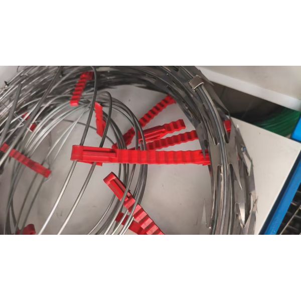 Security Perimeter Galvanized Binding Wire Welded Razor Mesh 22 Mm Blade Length
