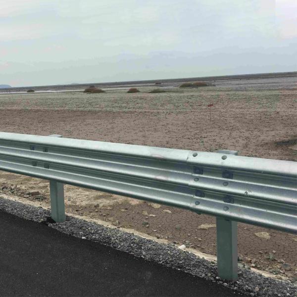 Custo por pé de barreira de estrada de revestimento de zinco personalizado para proteção de segurança exterior