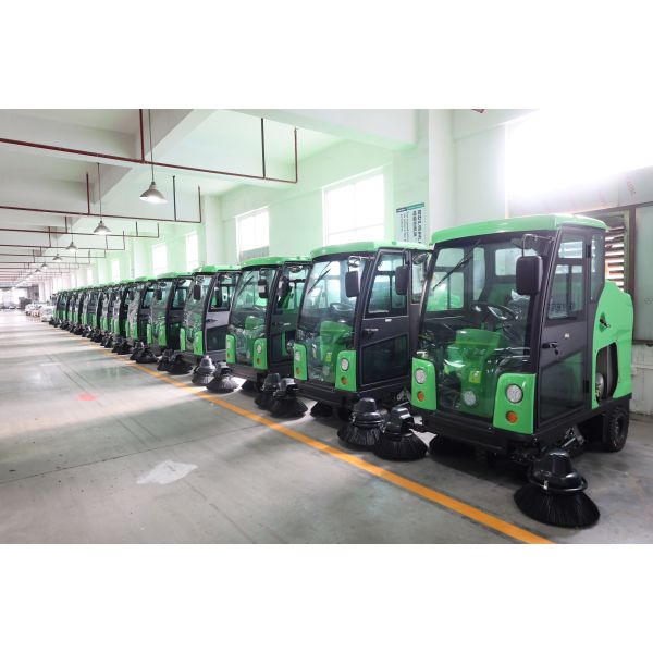 DQS19C 74.8 inch clean width Fully-enclosed Ride-on Floor Sweeper