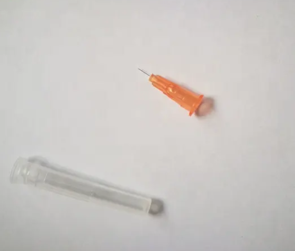 Red Purple Disposable Syringe Needles Inclined Out Diameter 1.4mm 17G For Insulin