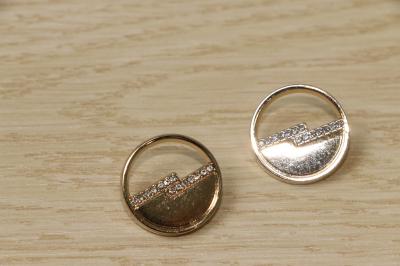 Os botões do ouro dos diamantes para o círculo multifuncional das camisas 32L deram forma
