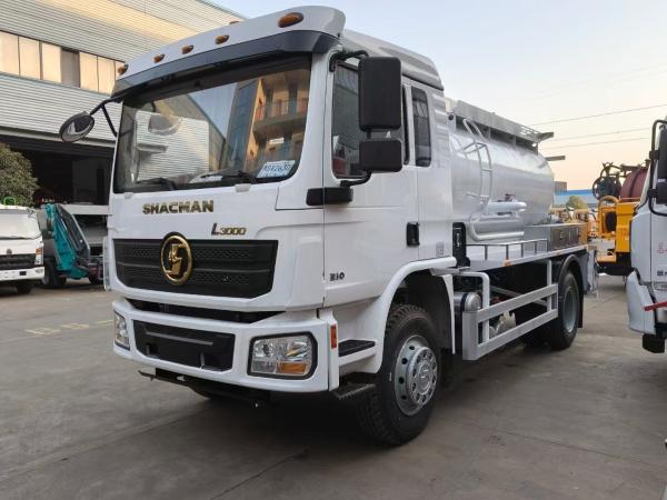 Shacman Jetter System Vacuum Sewage Tanker Truck , Sewage Suction Truck 240hp