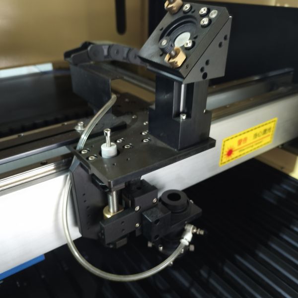 CO2 Laser Cutting Machine with CCD Edge-Tracing Cutting 130W/150W Laser Power and 0.01mm Positioning Accuracy