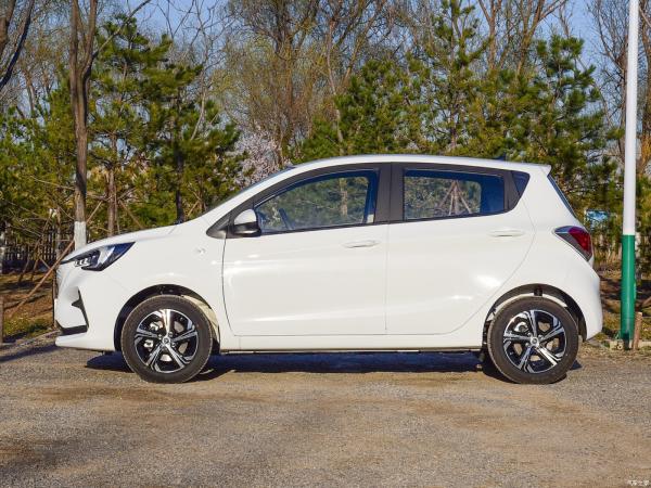 Berline avec hayon arrière à grande vitesse EV d'étoile de Benben E de véhicule de 301km New Energy
