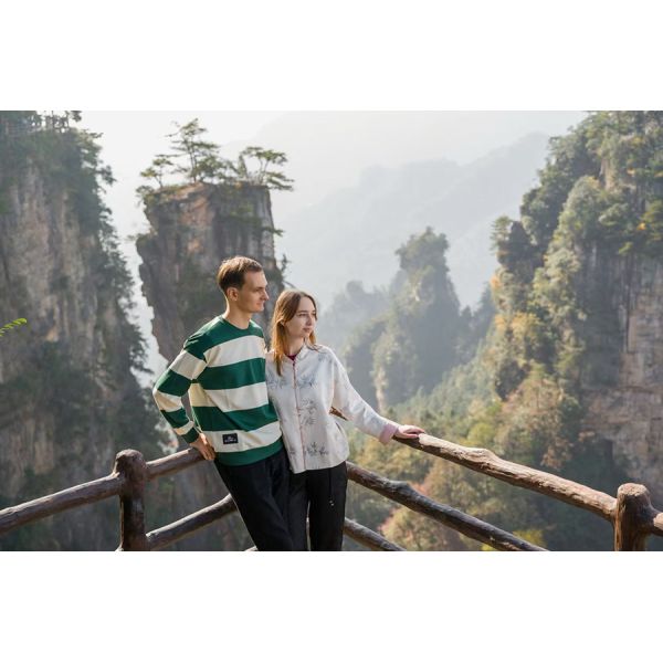 Zhangjiaiie travel/5-Day 4-Night Zhangjiajie Group Tour Guide | Zhangjiajie , Avatar Scenic Area, Tianmen Mountain, Tianmen Cave, Furong Ancient Town, Fenghuang Ancient City and Xiangxi Miao Village
