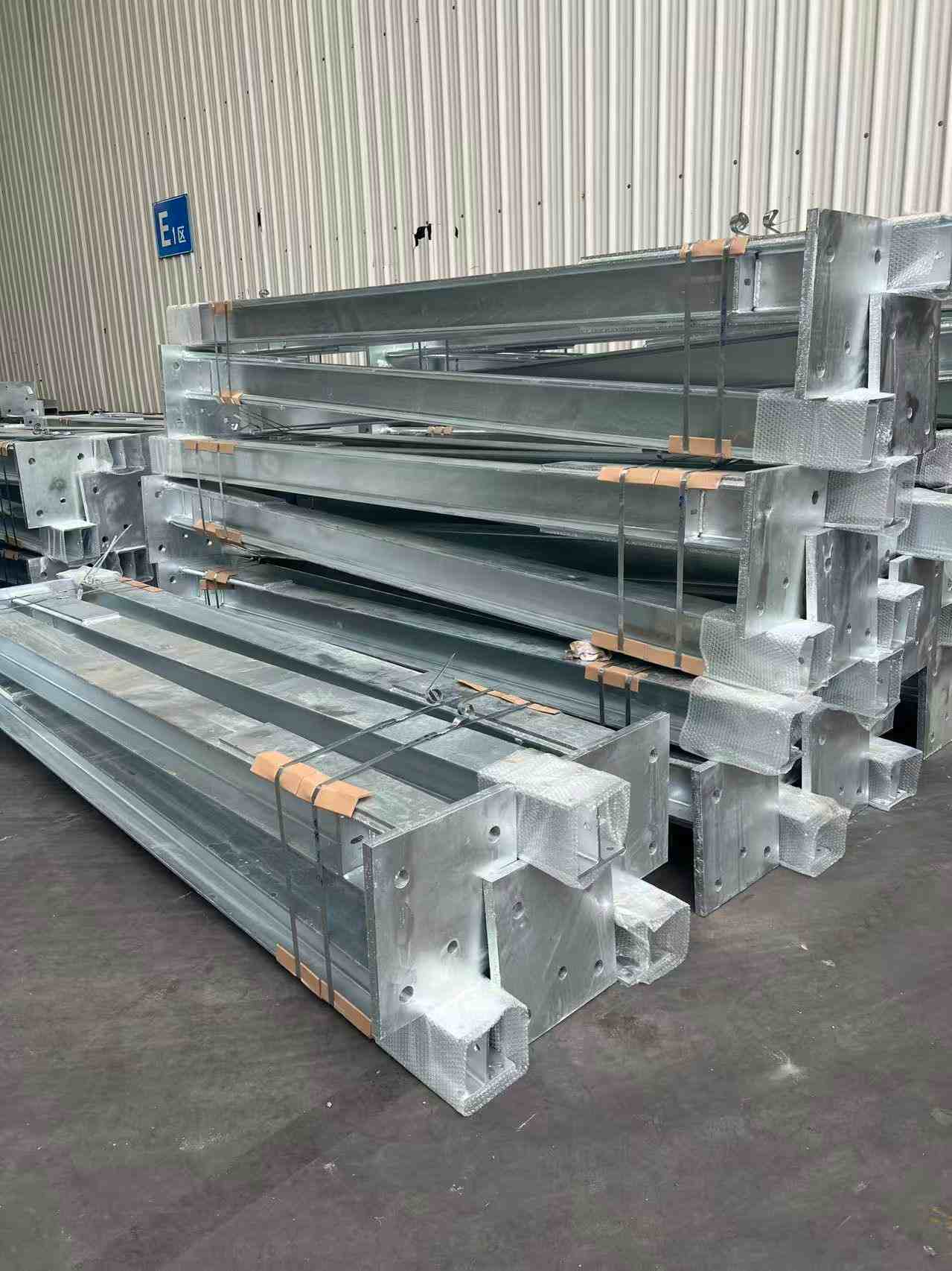 2.3m 3.3m Prefabricated Workshop Buildings Flanged HDG Galvanized Steel Column Bolt