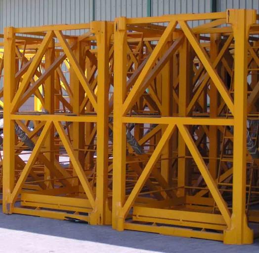 OEM Painted Hoist Tower Crane Mast Anti - Corrosion 2.4 x 2.4 x 5 m