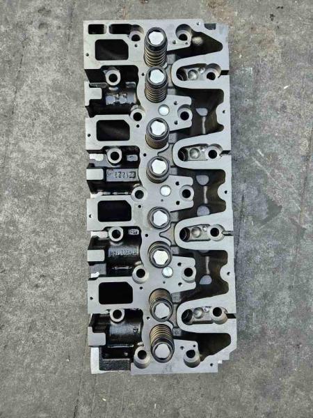 04293366 Engine Cylinder Head Volvo D5e Cylinder Head Assy