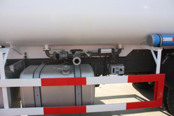 10 Wheels 336hp 5000 Gallon Water Truck Weather Proof With 60m³/H Flowing Rate