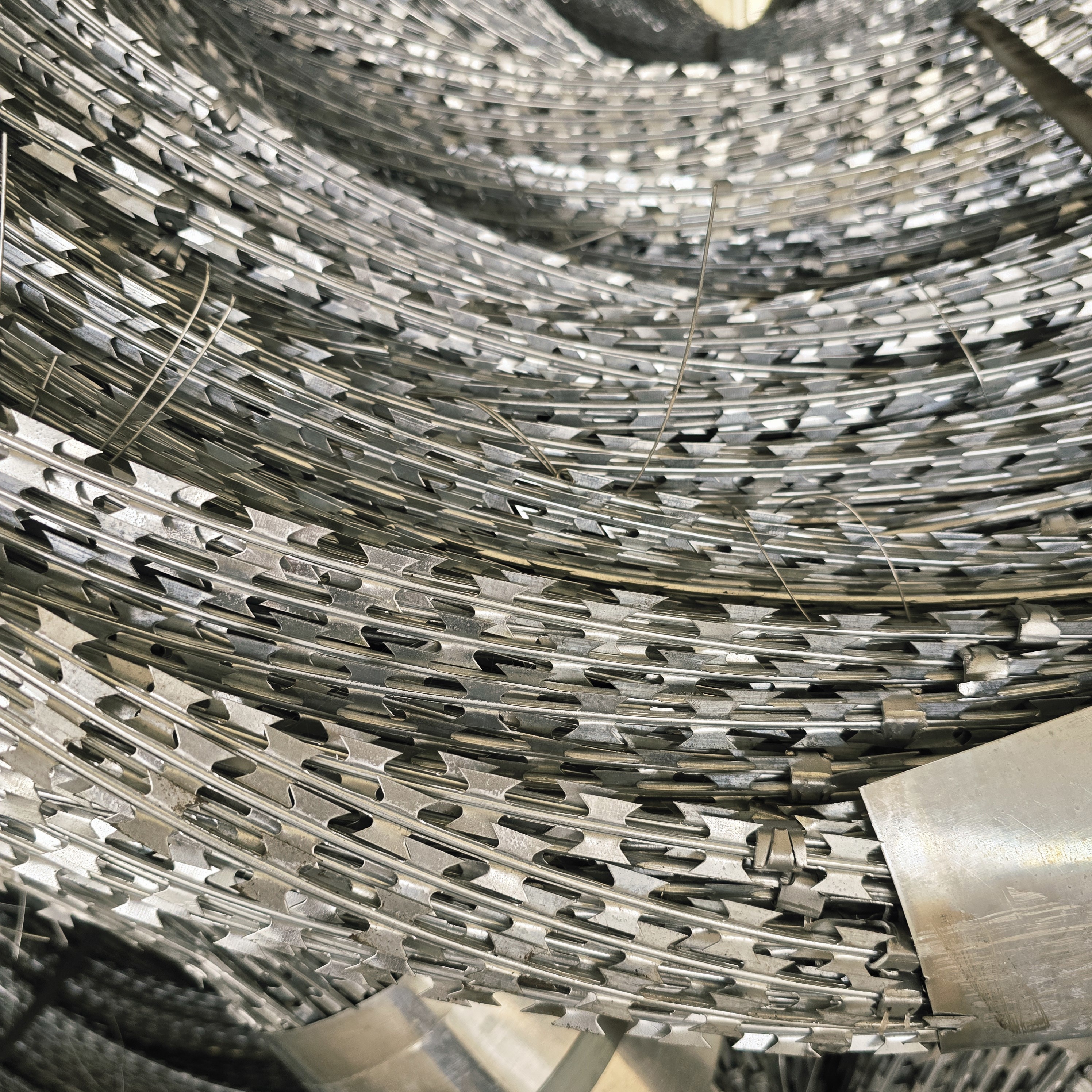 High Security Razor Barbed Wire Supplier in China Razor Barbed Fence Wire for Harsh Environment Security Solutions