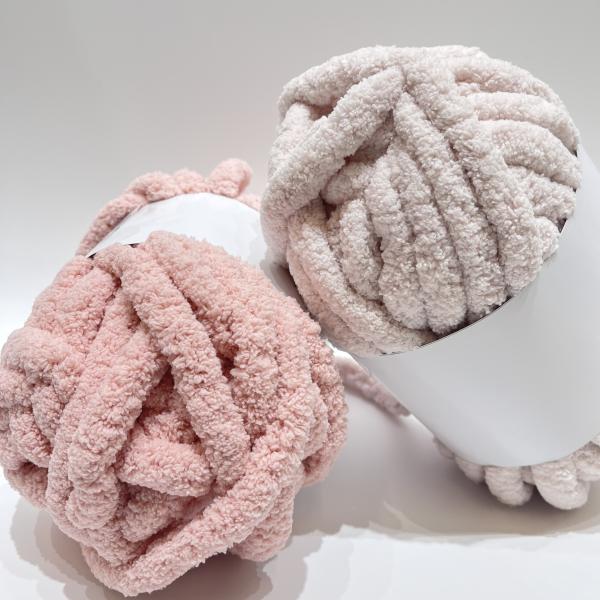 100% Polyester 1/21NM Super Soft Iceland Wool Yarn For Hand Knitting Blanket Hat Scarf