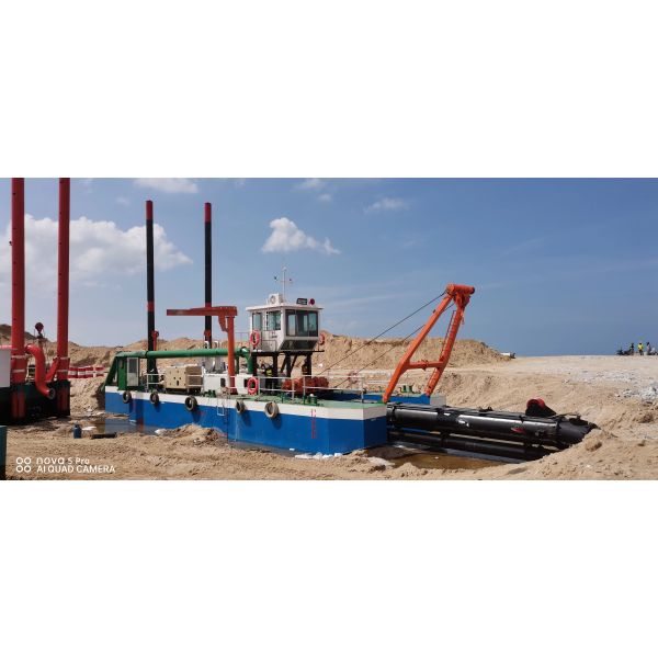 Hydraulic Cutter Suction Dredger 18inch 800m3/h Capacity 600kw Reamer Power