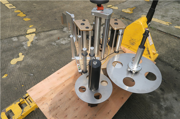 Round Bottle Rotary Labeler With Rotation Dish Labeling Machine System