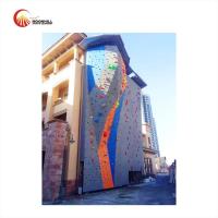 A anti corrosão da parede artificial exterior da escalada para esportes da área de acampamento estaciona