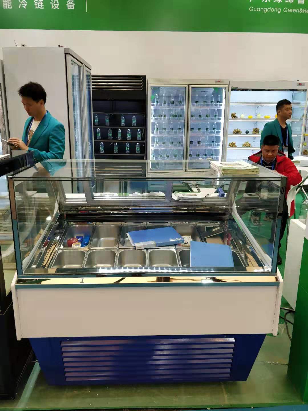 Квадратное мороженое витринного шкафа Gelato подносов стекла 16 окуная замораживатель