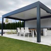 Pergola de aluminio resistente a la corrosión persianas de rodillo a prueba de viento y durabilidad en todos los climas para espacios al aire libre