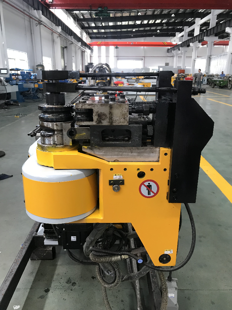 Выхлопная труба гибочной машины трубы дорна оборудования трубки Cnc гнуть гидравлическая