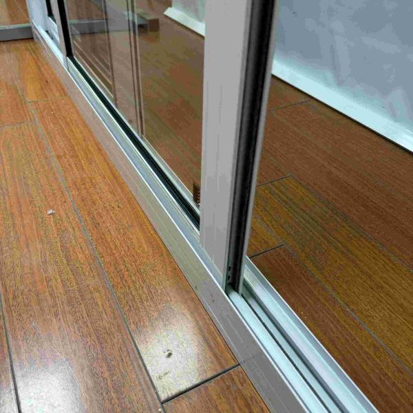 Puertas de vidrio insonorizadas de garaje y jardín Interior Cusotm Tamaño Marco de aluminio Puertas correderas de vidrio