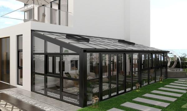 Customized Size Glass Houses for Outdoor Living Smooth Surface Aluminum Frame Sunroom