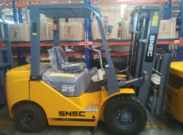1T-5T Load Capacity Diesel Fork Lift 3000-6000mm Lift Height for Performance