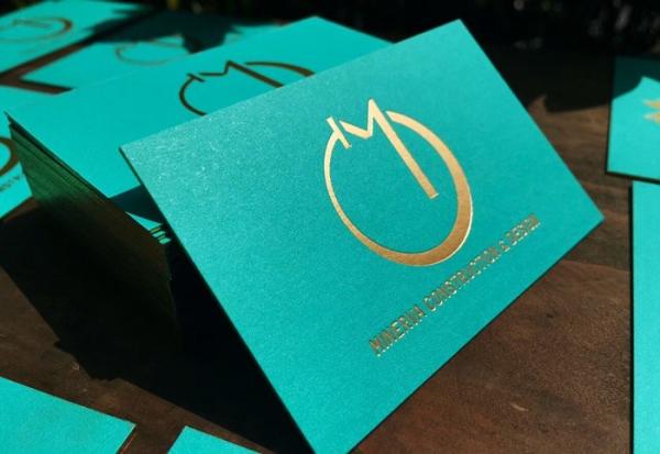 Fashion Style Premium Business Cards Gold Foil Lettering , Spot Uv Name Card