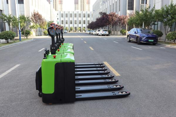 1550mm Fork Battery Powered Pallet Truck For Food & Beverage Factory