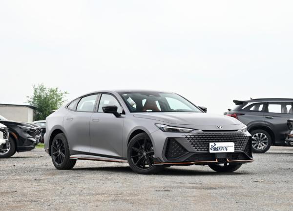 Esporte competitivo Smart Chang An EV Changan UNI-V 5 lugares Sedan 1.5T 2.0T Carro