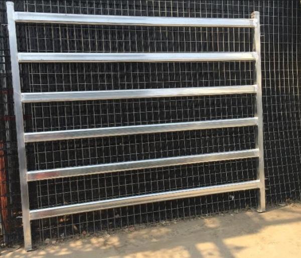 Safety Animal Livestock Fence Panels , Horse Corral Panels 2.1mL*1.8mH Size