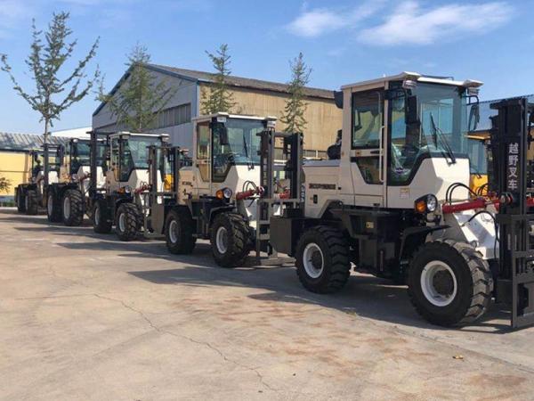 Construction work muddy ground 3.5ton diesel forklift 4x4 for outdoor use