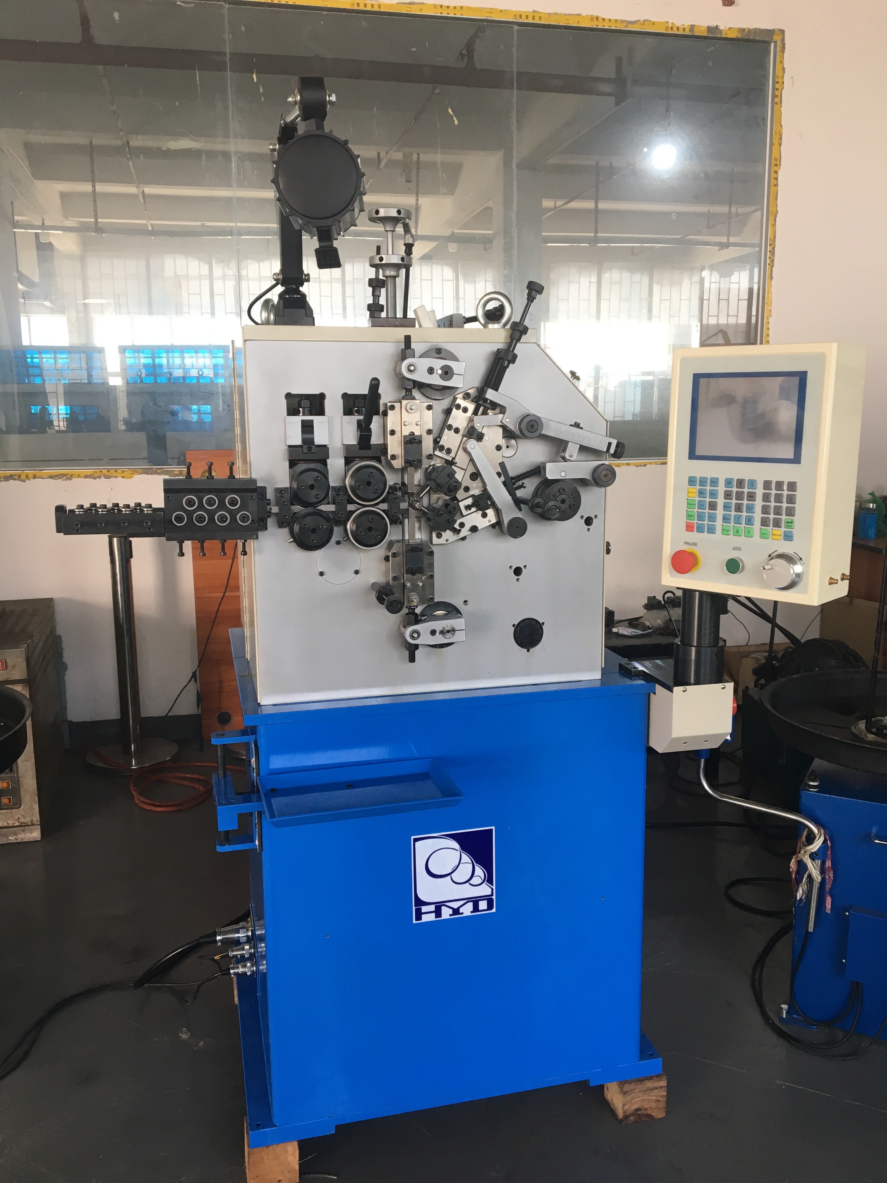 Машина пружины сжатия компьютера, машина весны CNC 2 осей свертываясь спиралью