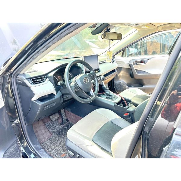 Premium First-Owner Toyota GTM Automobile with Original Structure and 70,000 km Genuine Mileage