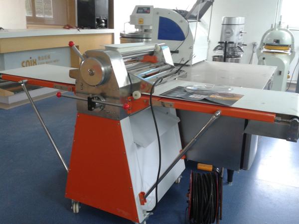 Machine de pressage de feuille de pâte