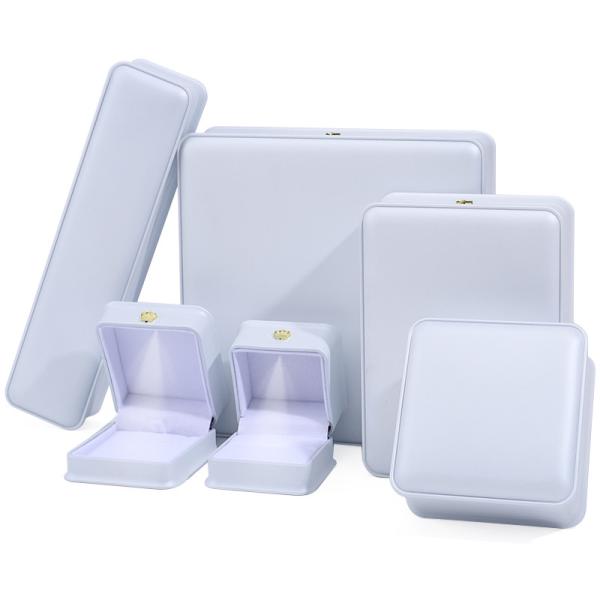 Logo personnalisé Coffret à bijoux de luxe Le plus récent Rectangle Blanc Piano Peinture LED Ring Coffret à bijoux