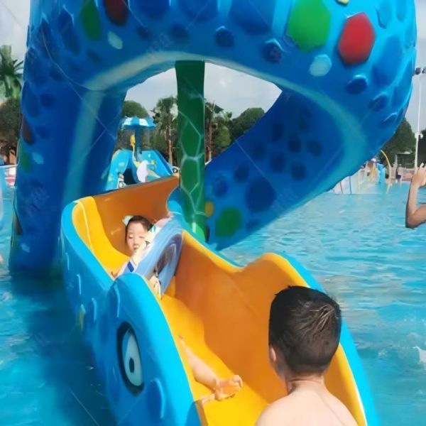 Snake Rotating Swimming Pool Slide Corrosion Resistant For Aqua Park