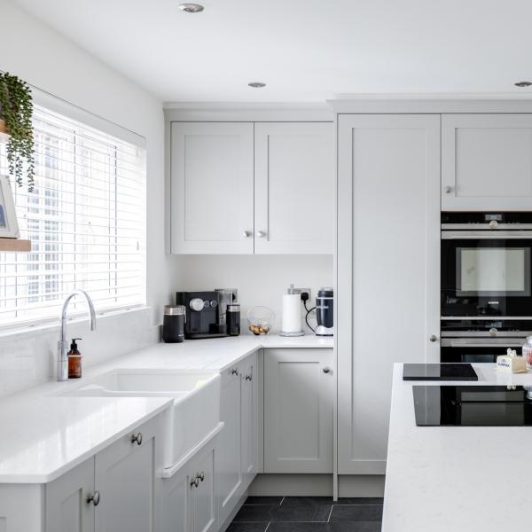 Bespoke Plywood Modular White Kitchen Cupboard Shaker Style Kitchen Cabinet