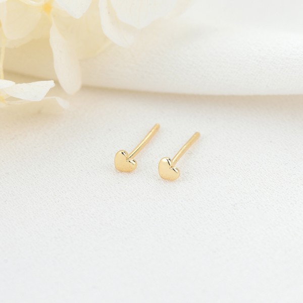 Wholesale 14K Gold Plated Brass Fashion Small Stud Earring in Star Butterfly Heart and Moon Shapes Jewelry Earrings