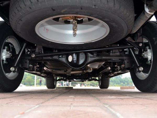 4 Wheel Drive SUV Vehicle Low Emission With Gasoline Engine In KD Kits