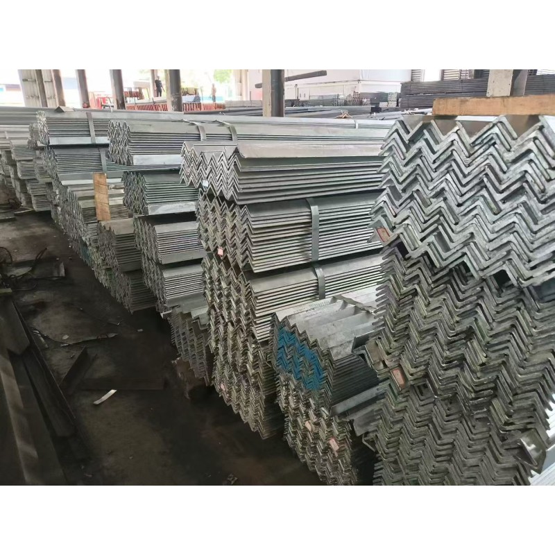 Q345B galvanized angle steel is mainly used in electric power and communication engineering, construction and transportation facilities, industrial and general manufacturing, new energy and speci