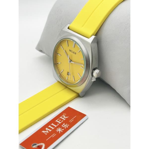 Фабрика оптовые водонепроницаемые силиконовые ремни Часы кварцевые Движение мужские цифровые спортивные часы