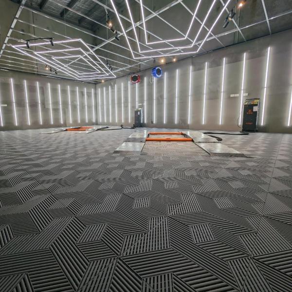 Square Grey Garage Tiles Matte Plastic Interlocking Garage Floor Tiles