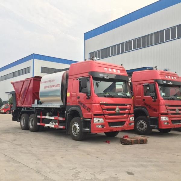 HOWO Construction Asphalt Chip Sealer Macadam Gravel Synchronous Truck