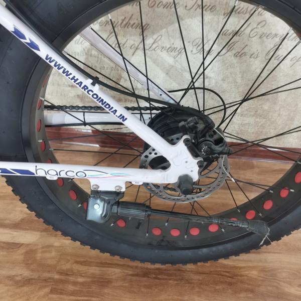 Изготовленный 26 дюймовый электрический велосипед с жирными шинами с литийным аккумулятором мощностью 48 Вт 500 Вт