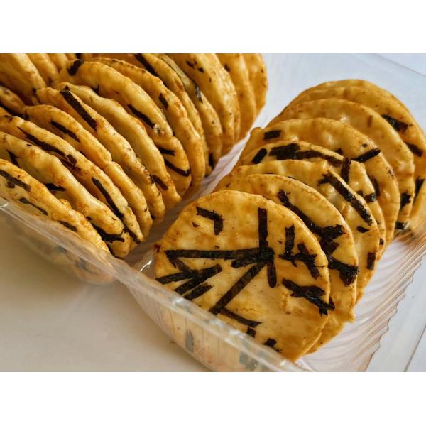 Торты риса зерна шутих риса морской водоросли вкуса пиццы очень вкусные здоровые все