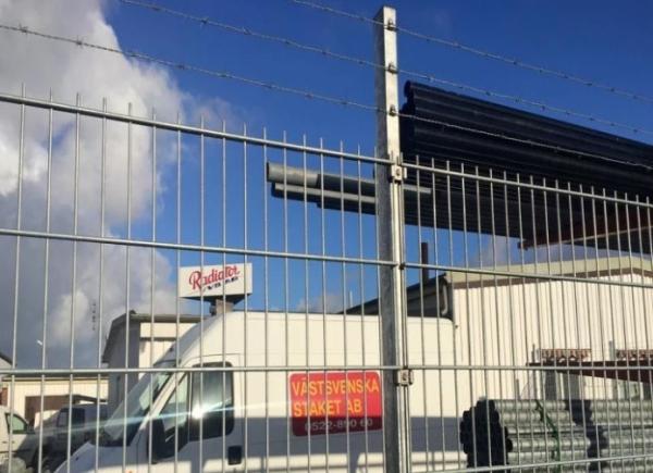 Clôture tubulaire en acier robuste, résistante aux intempéries