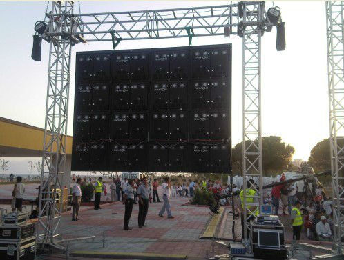 Indoor P4 Full Color Hanging LED Screen Video Wall 1/8 Scanning With Die Casting Aluminium